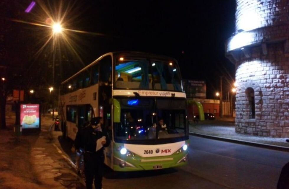 Un policía detenido por un robo millonario a pasajeros de un colectivo de larga distancia