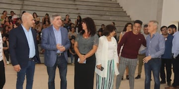 El Ministro de Desarrollo Social, Carlos Massei junto al Intedente y autoridades de Carlos Paz\u002E (Foto: Municipal)\u002E