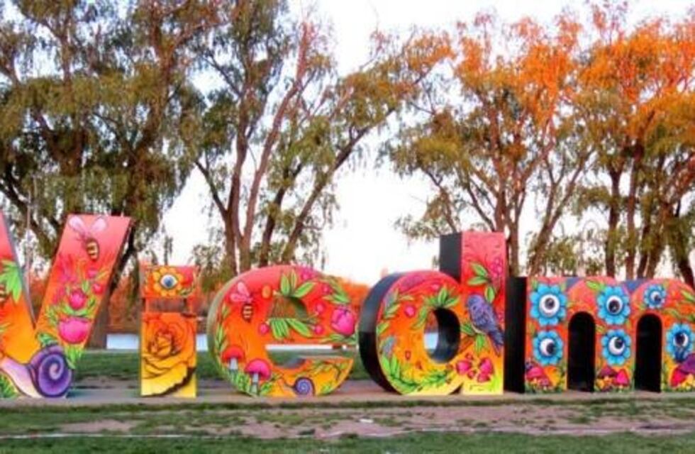 Está casi terminado el cartel de Viedma sobre la costanera