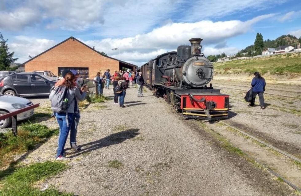 Verano 2019: La Trochita arrancó la temporada con un tren repleto