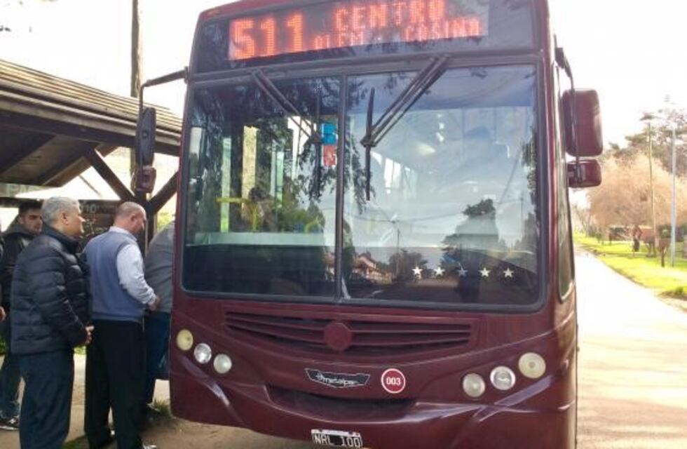 Choferes de micros pararon por dos horas en reclamo del pago del medio aguinaldo