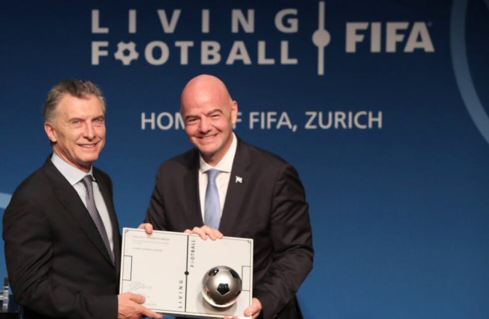 Macri fue increpado por kirchneristas en la sede de la FIFA