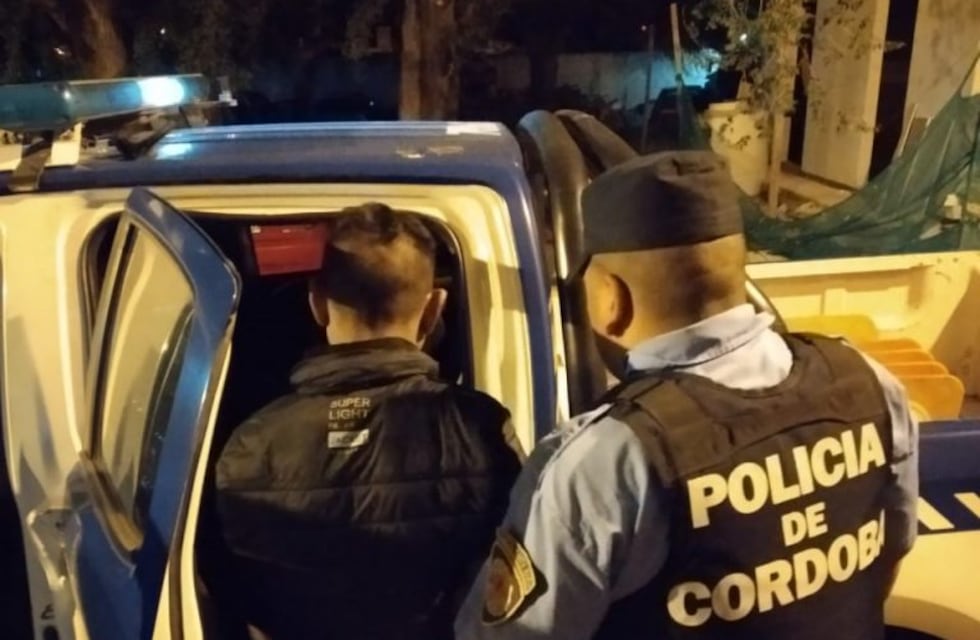 Dos detenidos en Despeñaderos: se resistieron a un control y agredieron a un Policía