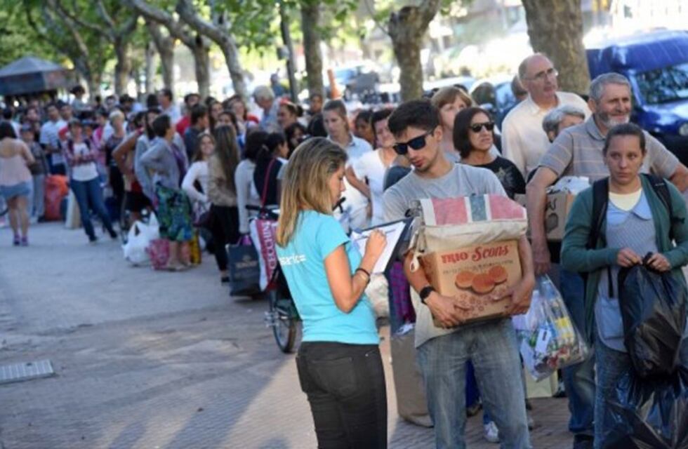 Nuevo canje de residuos reciclables por verduras, esta vez en Rioja y Moreno