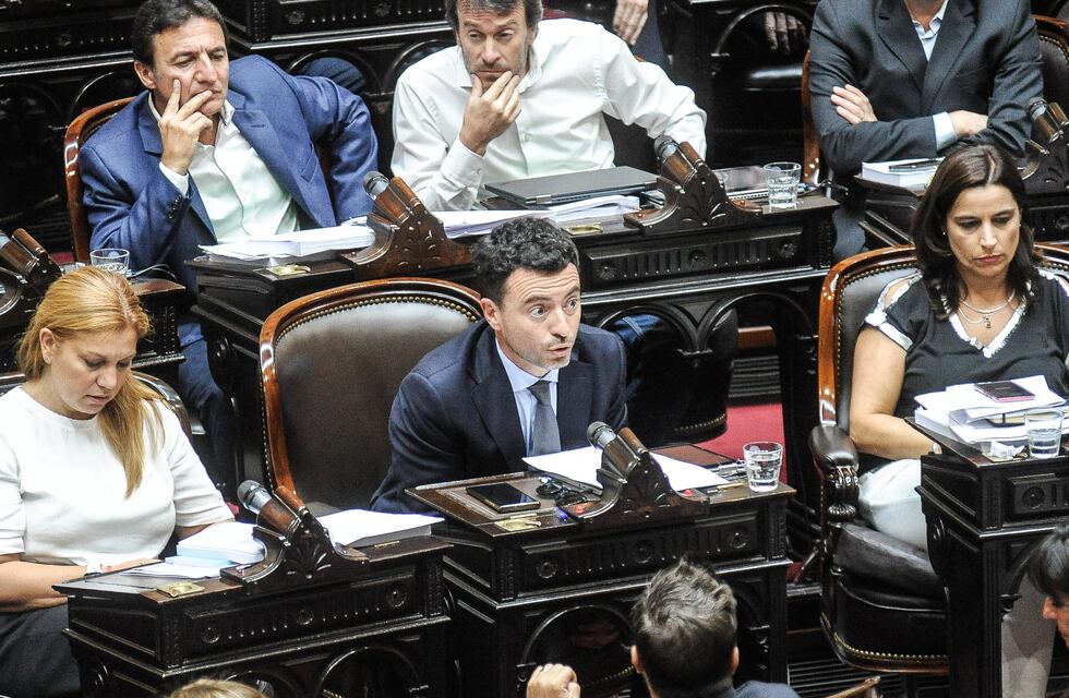 Los dialoguistas exigen que Milei cese el fuego para salvar la Ley Bases