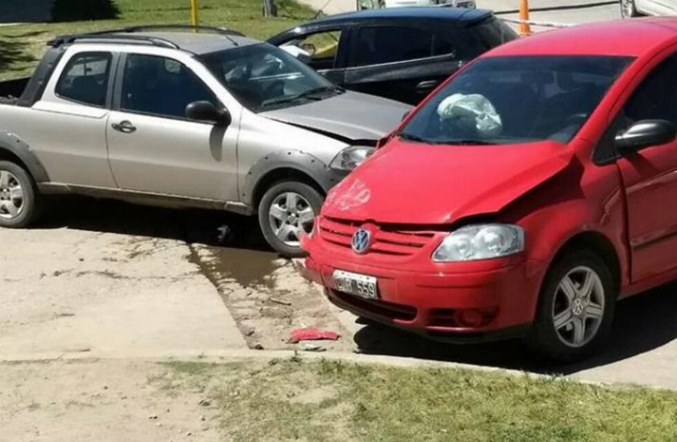 Robaron el auto a una mamá con su bebé en brazos y chocaron a unas cuadras