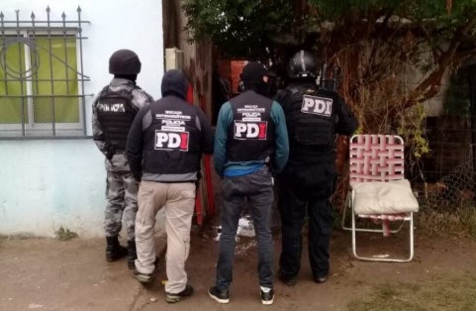 Detuvieron a dos jóvenes y a una menor en operativo antidroga en zona norte
