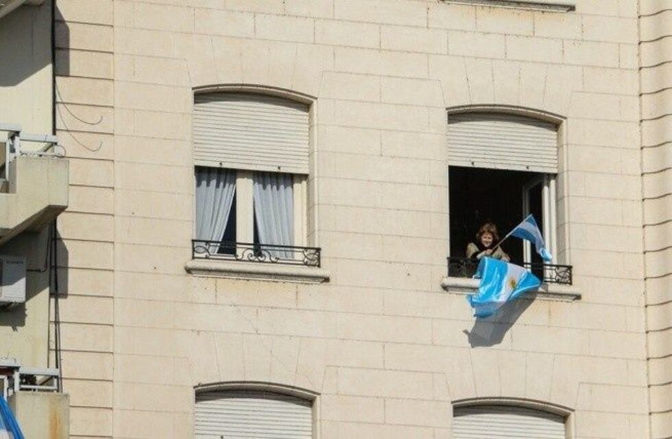 Proponen vestir la ciudad de celeste y blanco en el mes de la Bandera