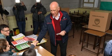 Bonfatti votó en la escuela San Francisco de Asís