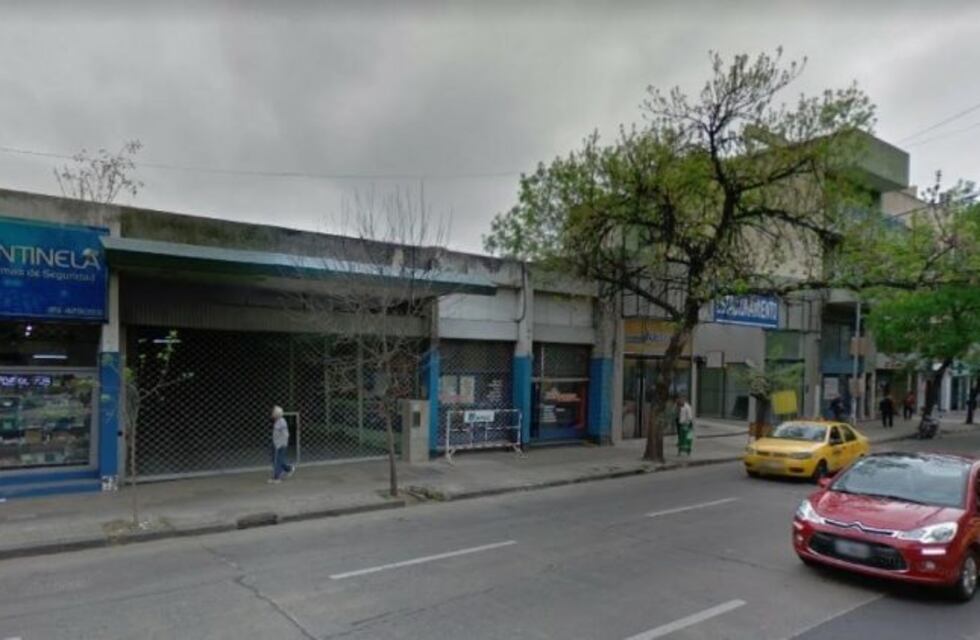 Investigan la muerte de un hombre que apareció en una galería del Centro de Córdoba