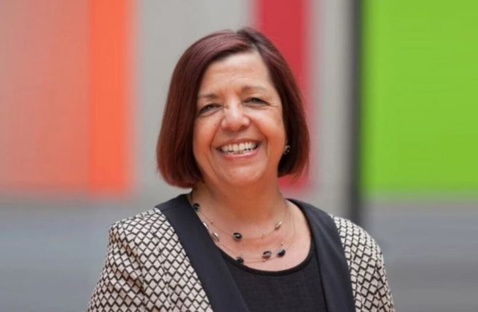 La médica argentina Marta Cohen fue condecorada por la reina Isabel II de Inglaterra