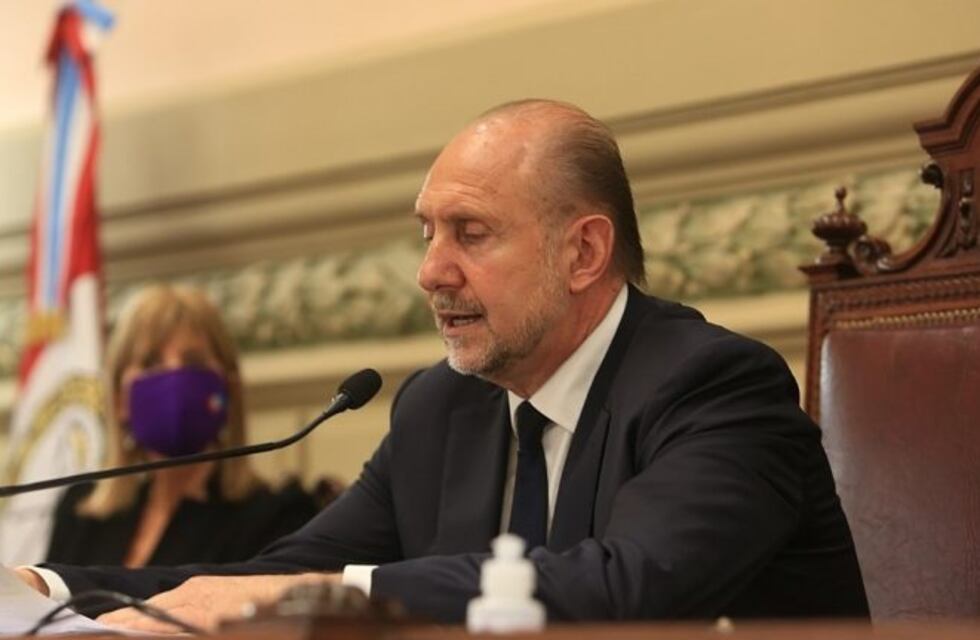 Perotti: "La responsabilidad de Santa Fe para achatar la curva se propaga más rápido que el virus"