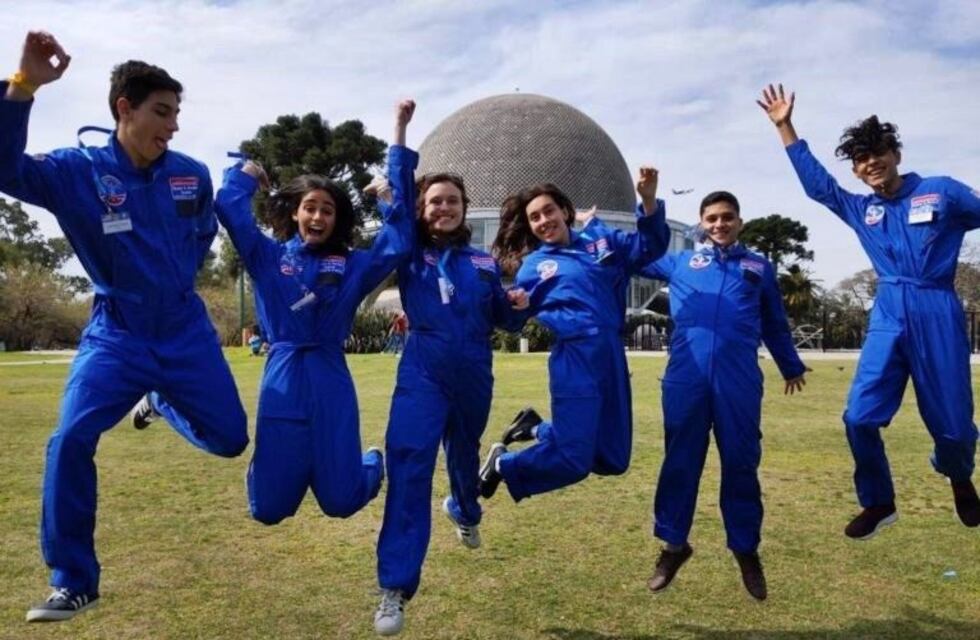 Los 3 chaqueños viajaron con la delegación de becados a la NASA