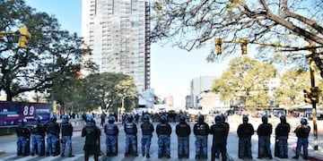 El Concejo Deliberante aprobó la emergencia en una reñida votación, en un viernes marcado por las protestas\u002E