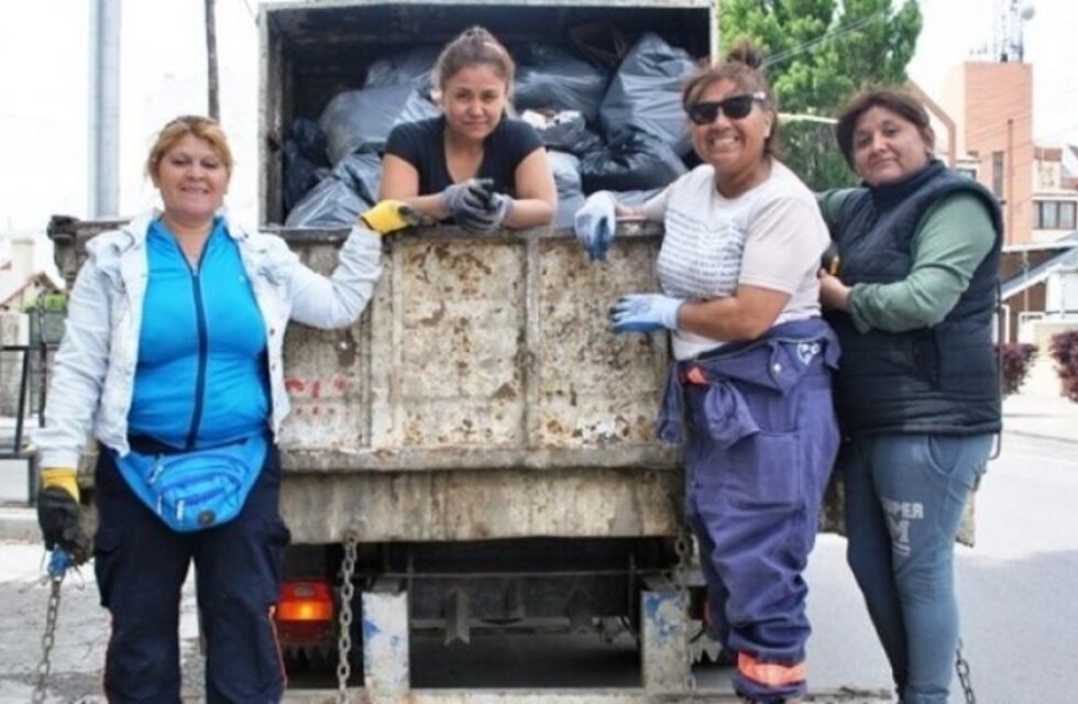 8M: empleadas municipales trabajan a la par con sus colegas varones