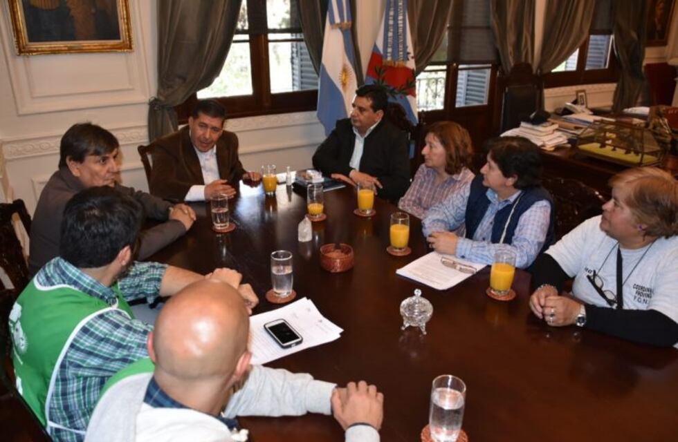 Trabajadores de Agricultura Familiar llevaron su preocupación a Sergio Casas