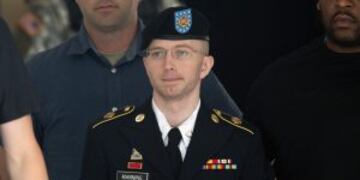 (FILES) This file photo taken on July 30, 2013 shows US Army Private First Class Bradley Manning leaving a military court facility after hearing his verdict in the trial at Fort Meade, Maryland.nUS President Barack Obama commuted the sentence of Manning a
