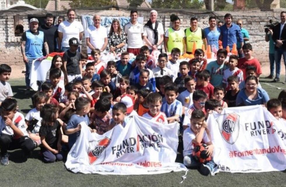 River Plate y su gesto solidario en una escuelita de fútbol en Godoy Cruz