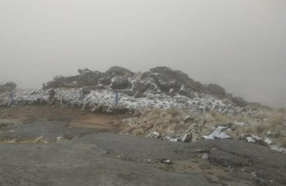 Nevó en el cerro Champaquí y los lugareños no salen de su asombro