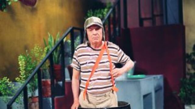 In this undated photo released by the television network Televisa on Friday, Nov. 28, 2014, Mexican comedian Roberto Gomez Bolanos poses for a photo as his famous character El Chavo del Ocho. According to Televisa, where he worked, the famed comedian died Friday. He was 85. (AP Photo/Televisa)  Roberto Gomez Bolau00f1os fallecimiento actor comediante mexicano fallecio murio actor famoso por sus personajes personaje el chavo