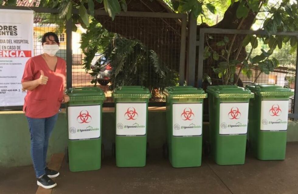 Gracias a una campaña solidaria, entregaron tachos de residuos al hospital Samic