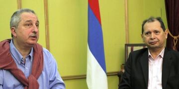 El gobernador de misiones, Hugo Passalacqua (izquierda) junto al gerente regional del Banco Macro, Miguel Ángel Ayala (derecha)\u002E