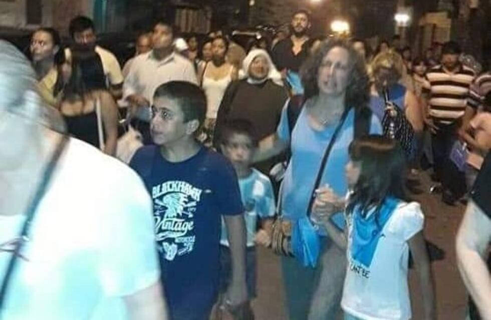 Grupo "pro vida" marchó reclamando el cuerpo de la beba que murió tras la cesárea