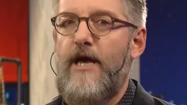 Luis Novaresio volviu00f3 a conducir Debo Decir tras la muerte de su madre en Rosario.