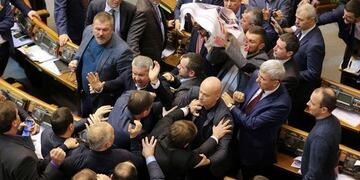 Congresistas de Ucrania a las trompadas