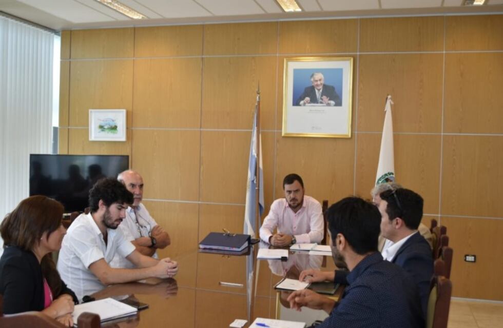 El gobernador Raúl Jalil recibió al intendente de Villa Vil y al caciques del norte de Belén