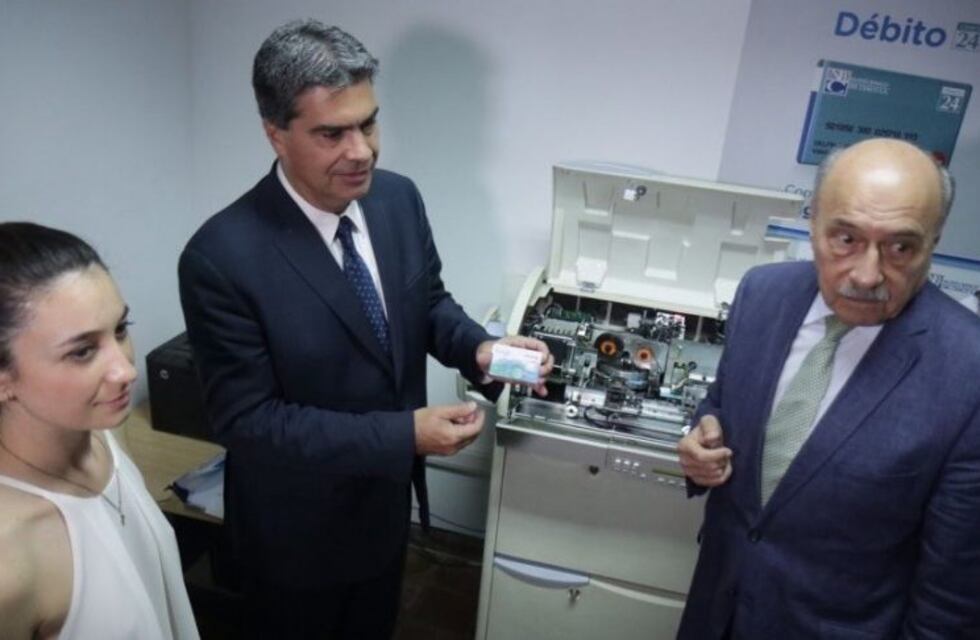 Jorge Capitanich supervisó la emisión de las tarjetas alimentarias