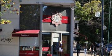 Asaltaron una reconocida panadería platense y se llevaron $40 mil\u002E