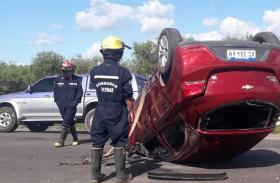 Espectacular vuelco en La Ruta Nacional 12