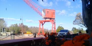 Grúa puerto Gualeguaychú\nCrédito: Vía Gualeguaychú