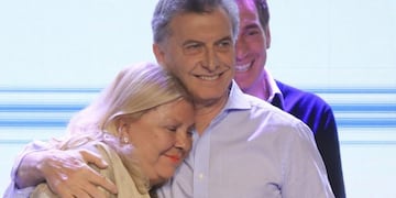 Macri abraza a Carrió en plena campaña: "Mi alma está con vos Mauricio"