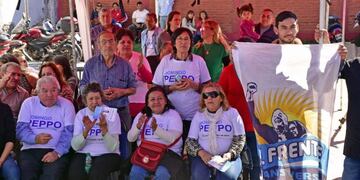 Peppo se reunió con adultos mayores a quienes les expuso algunas de sus propuestas\u002E (Presa Partido Justicialista)