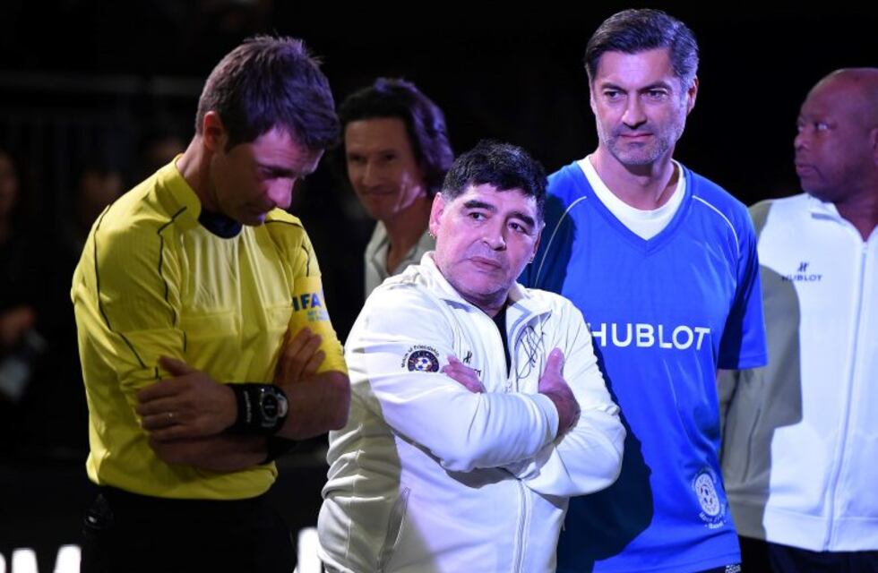Una leyenda del fútbol le negó el saludo en la cara a Maradona