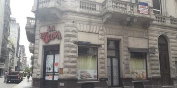 Cerró la mítica panadería La Recova