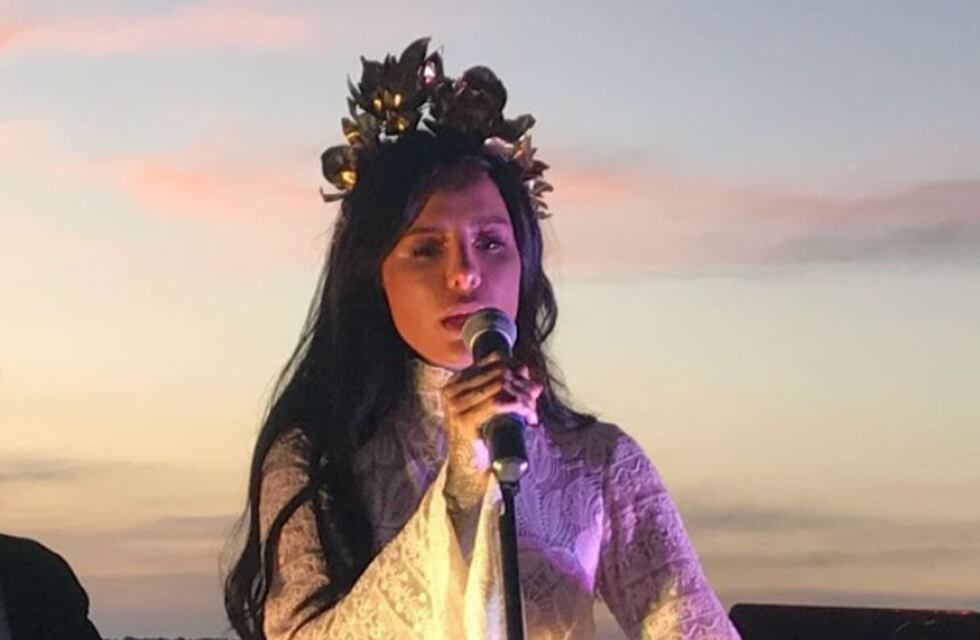 Candelaria Tinelli lanzó su carrera como cantante en Punta del Este