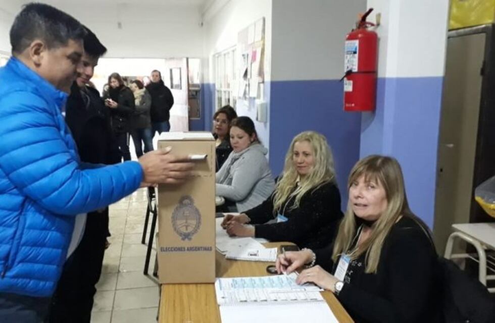 PASO en Tierra del Fuego: emitió su voto el Vicegobernador Juan Carlos Arcando
