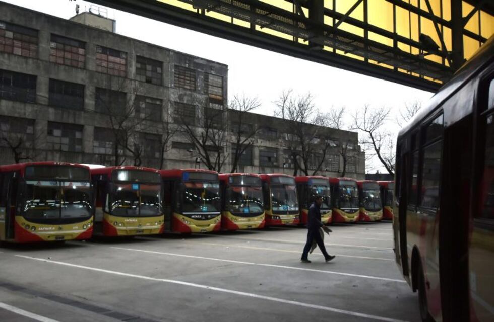 Los choferes de la línea 60 cumplen el sexto día de paro en reclamo de seguridad y reincorporaciones