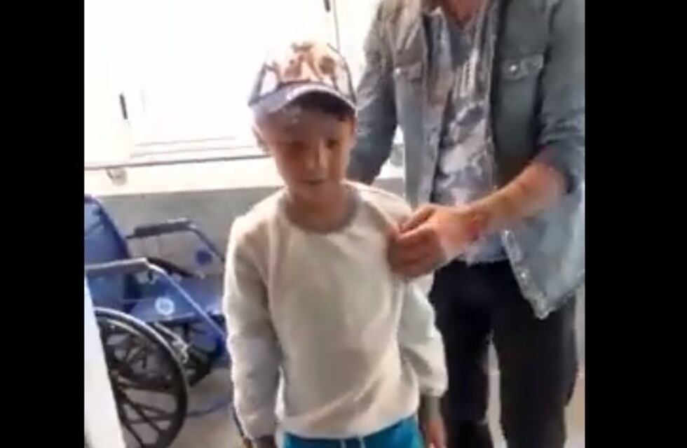 Tras 21 días internado, Benjamín volvió a casa con sus padres