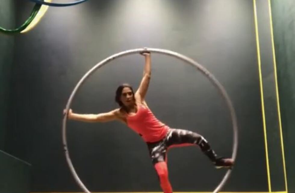 Blooper de Cinthia Fernández: la tremenda caída mientras practicaba con un aro
