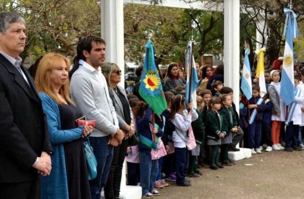 Passaglia participó del acto por el Día del Maestro pero evitó hablar del conflicto docente