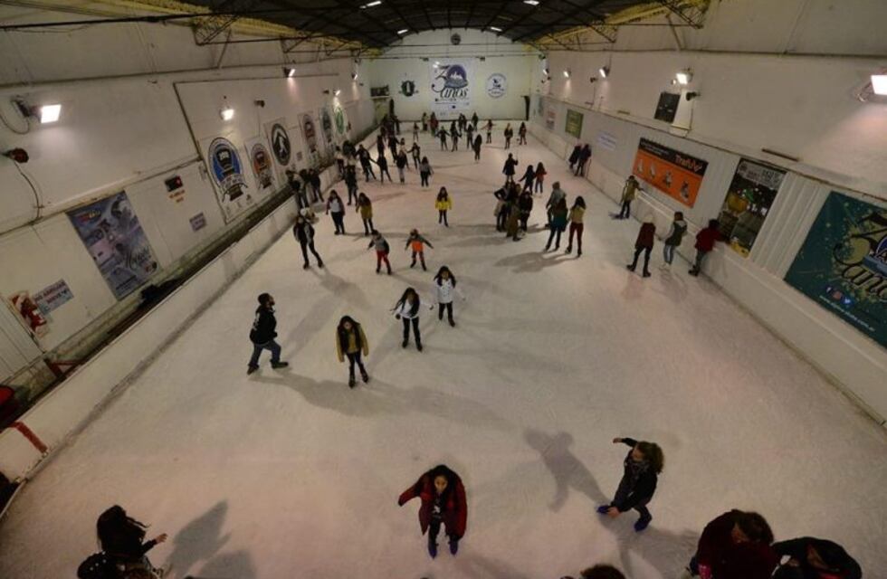 Multan a una pista de patinaje por casi $100.000 por no tener un plano contra incendio