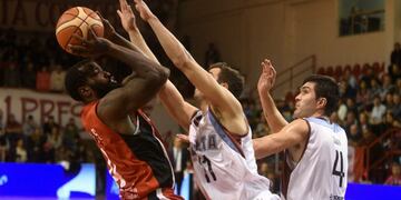 Dwayne Davis es el goleador de Instituto en el Súper 20\u002E