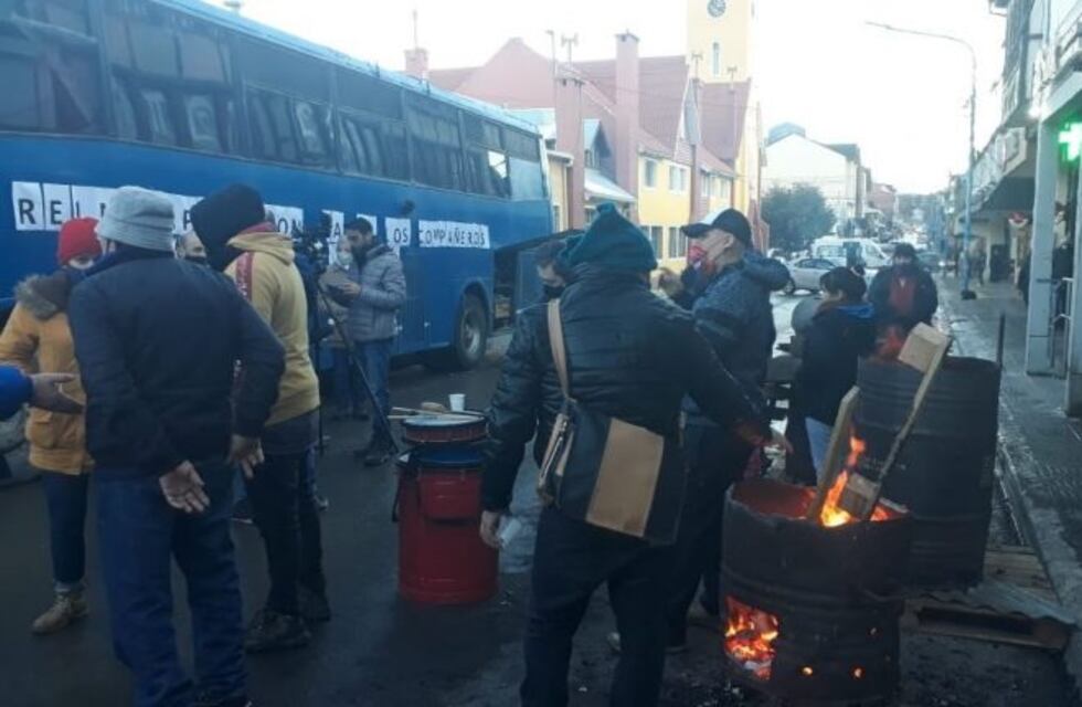 Se suspende la renovación de la plaza por el conflicto de los choferes con Remis Carlitos