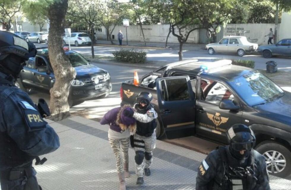 La FPA detuvo a una ex guardia cárcel que vendía droga en Villa Dolores