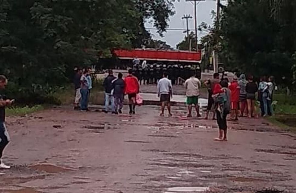 Nueve manifestantes detenidos que reclamaban asistencia social luego de las inundaciones