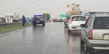 En primera instancia se interrumpió el paso vehicular hacia el sur\u002E (@educarey)